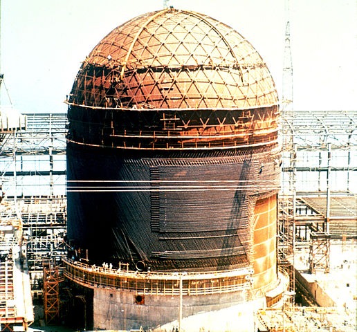 Destruction of a nuclear containment dome as part of decommissioning of a nuclear plant