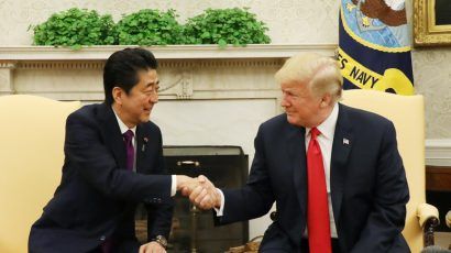 Trump and Abe at oval office