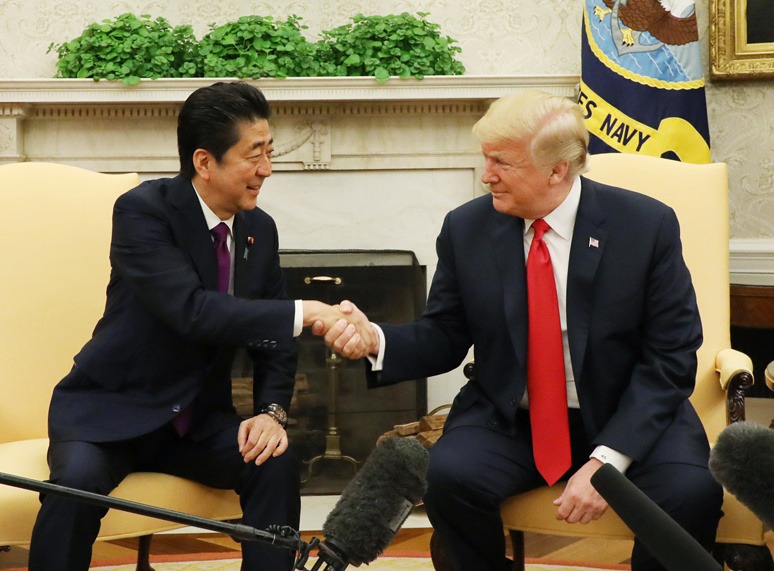 Trump and Abe at oval office