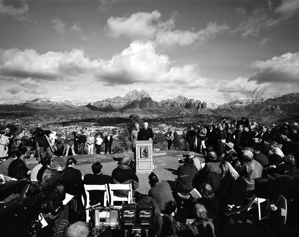John McCain in Cornville, Arizona in 2000, suspending his first presidential campaign.