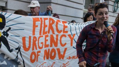 A rally outside the 9th Circuit Court of Appeals in San Francisco on October 29 was one of many across the country to show support for a federal climate lawsuit brought by 21 youth. Credit: Peg Hunter