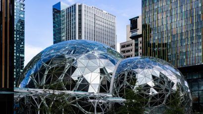Amazon's Seattle properties include The Spheres. Credit: Biodin CC BY-SA 4.0 via Wikimedia Commons.