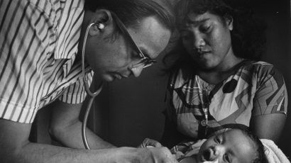 Doctor examining Marshallese infant