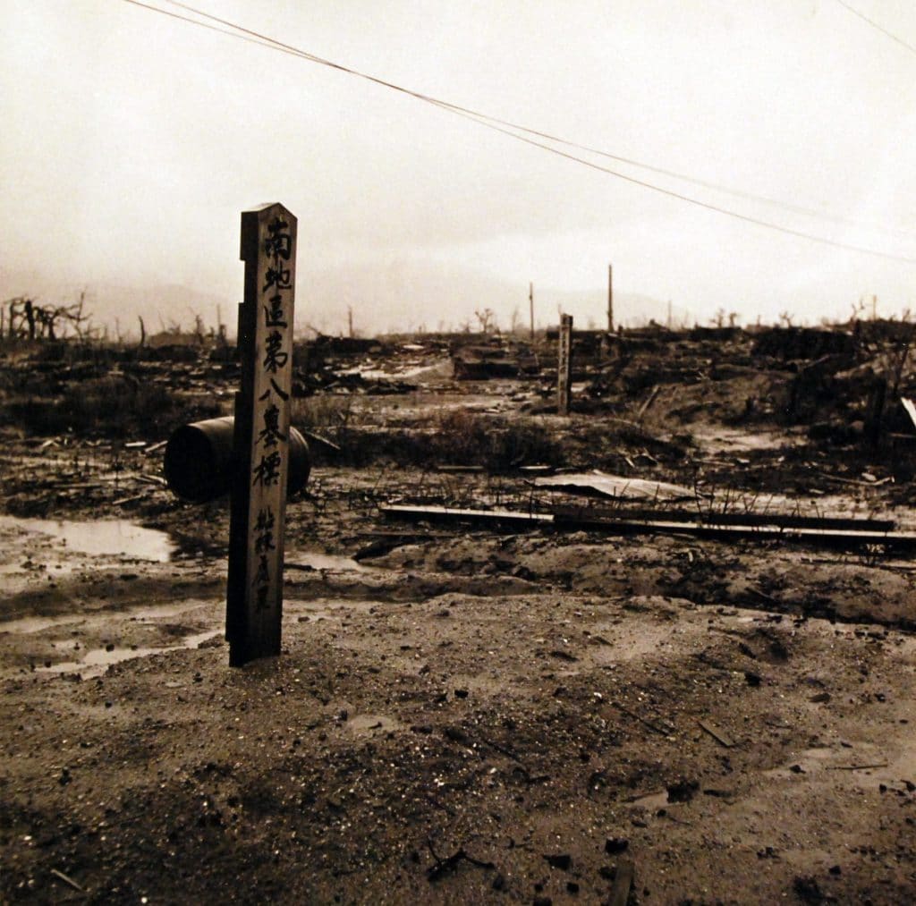 mass grave hiroshima 1945 atomic bomb