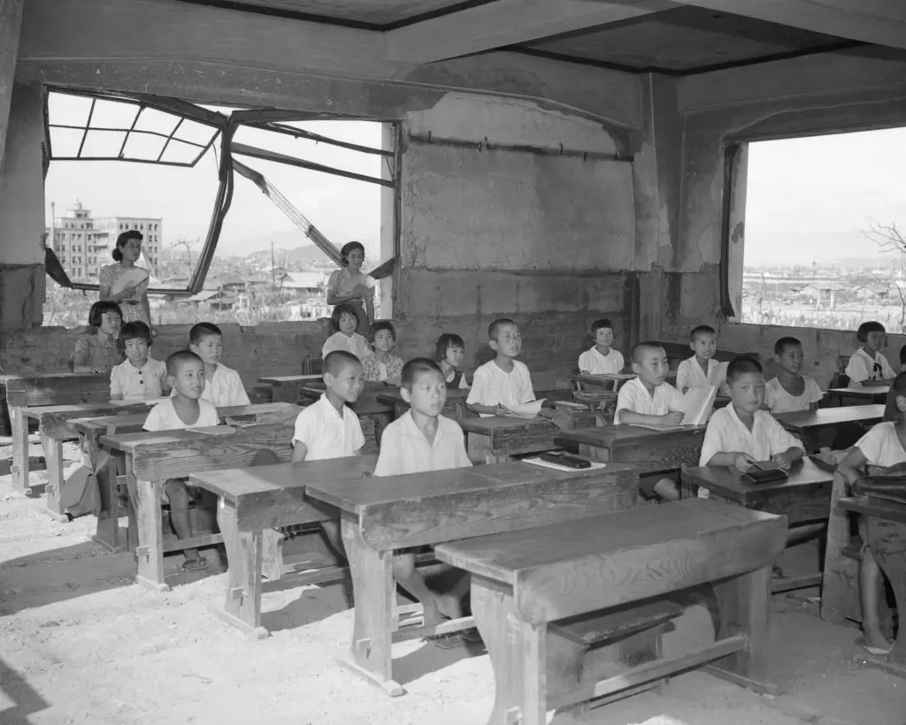 students teachers hiroshima ruins