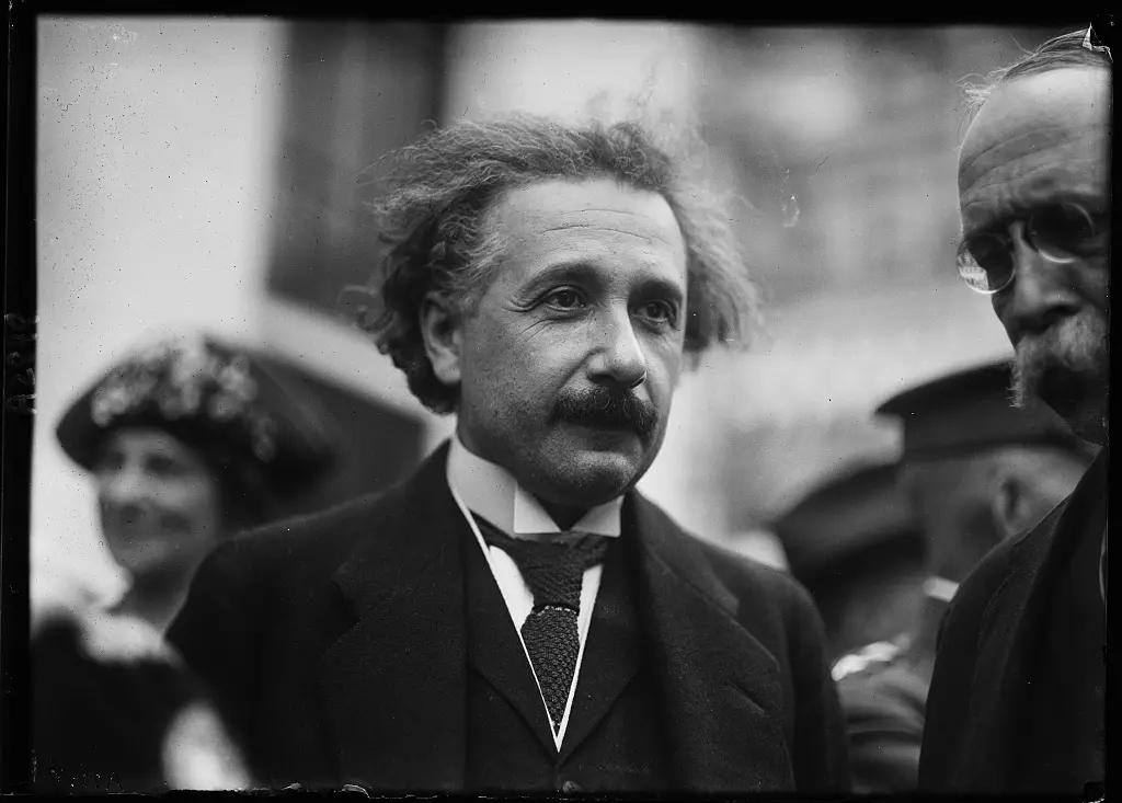 Albert Einstein in Washington, D.C., between 1921 and 1923. Harris & Ewing, photographers. Courtesy of the Library of Congress. https://www.loc.gov/pictures/item/2016885961/
