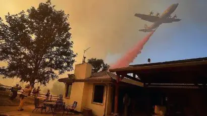 Plane releases fire retardant