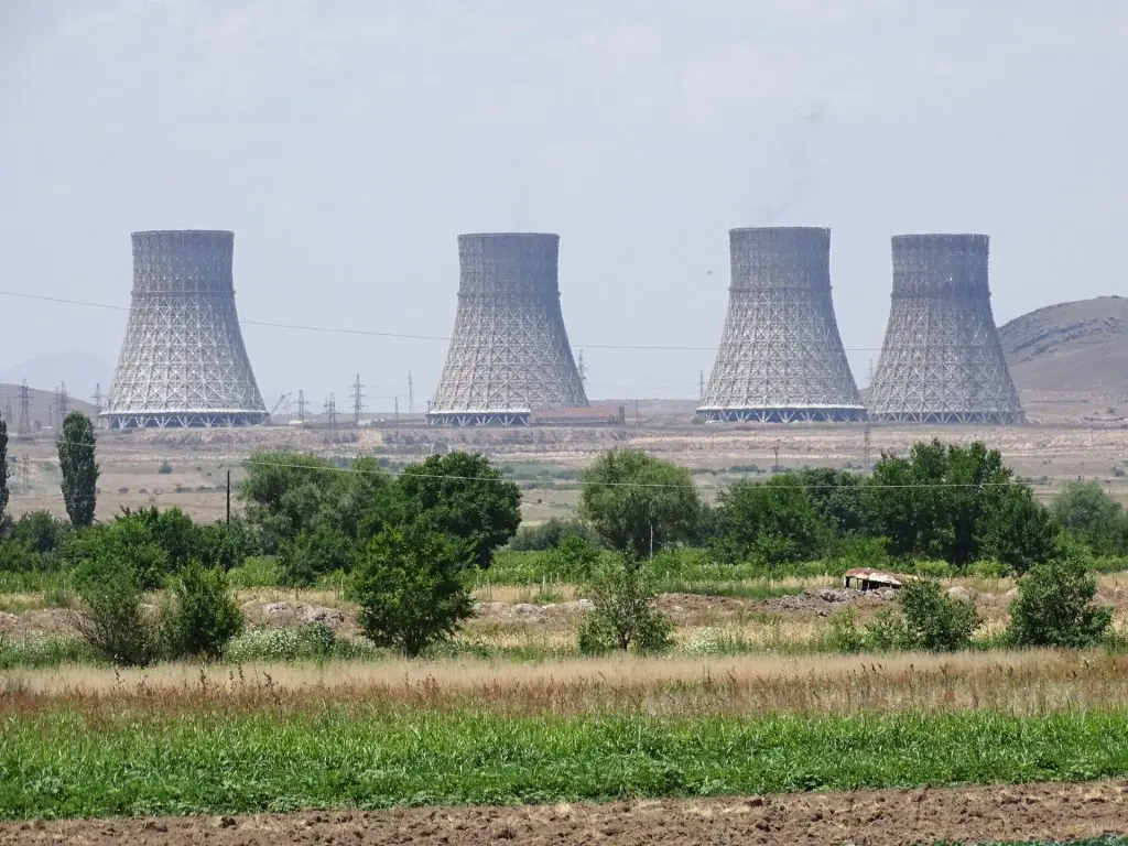 Armenia's Metsamor nuclear power plant cooling towers. (Credit: Adam Jones via Wikimedia Commons. CC BY-SA 2.0)