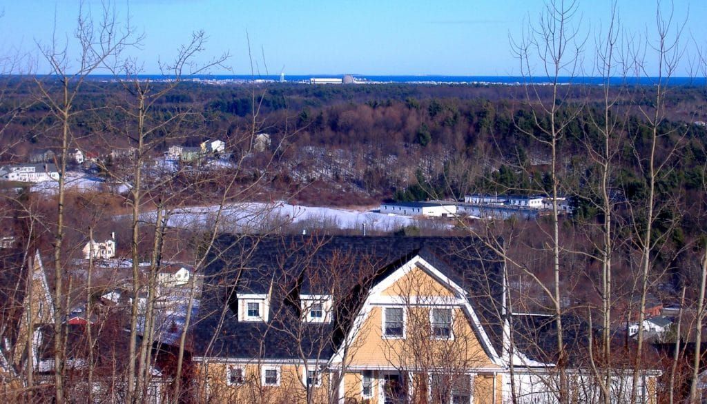 Seabrook Station Nuclear Power Plant as seen from nearby Amesbury, Massachusetts. Credit: ThePessimus. Public domain image accessed via Wikimedia Commons.