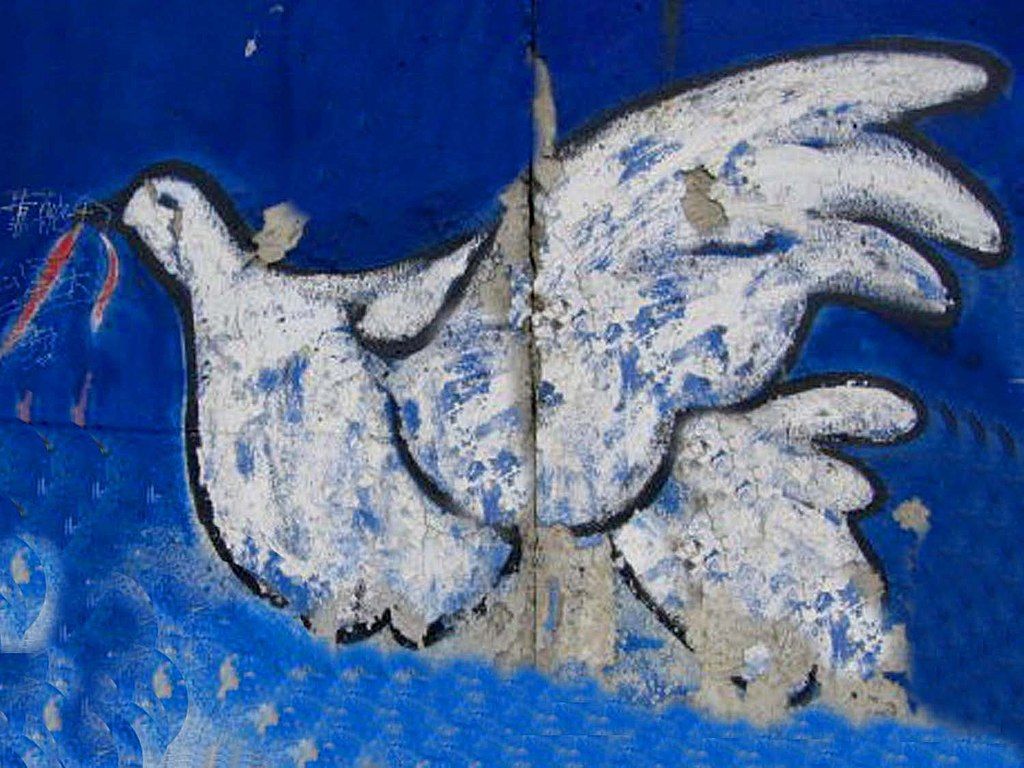 Dove of peace. Street art in Berlin. Credit: Marko Kafé. CC BY-SA 4.0. Accessed via Wikimedia Commons.