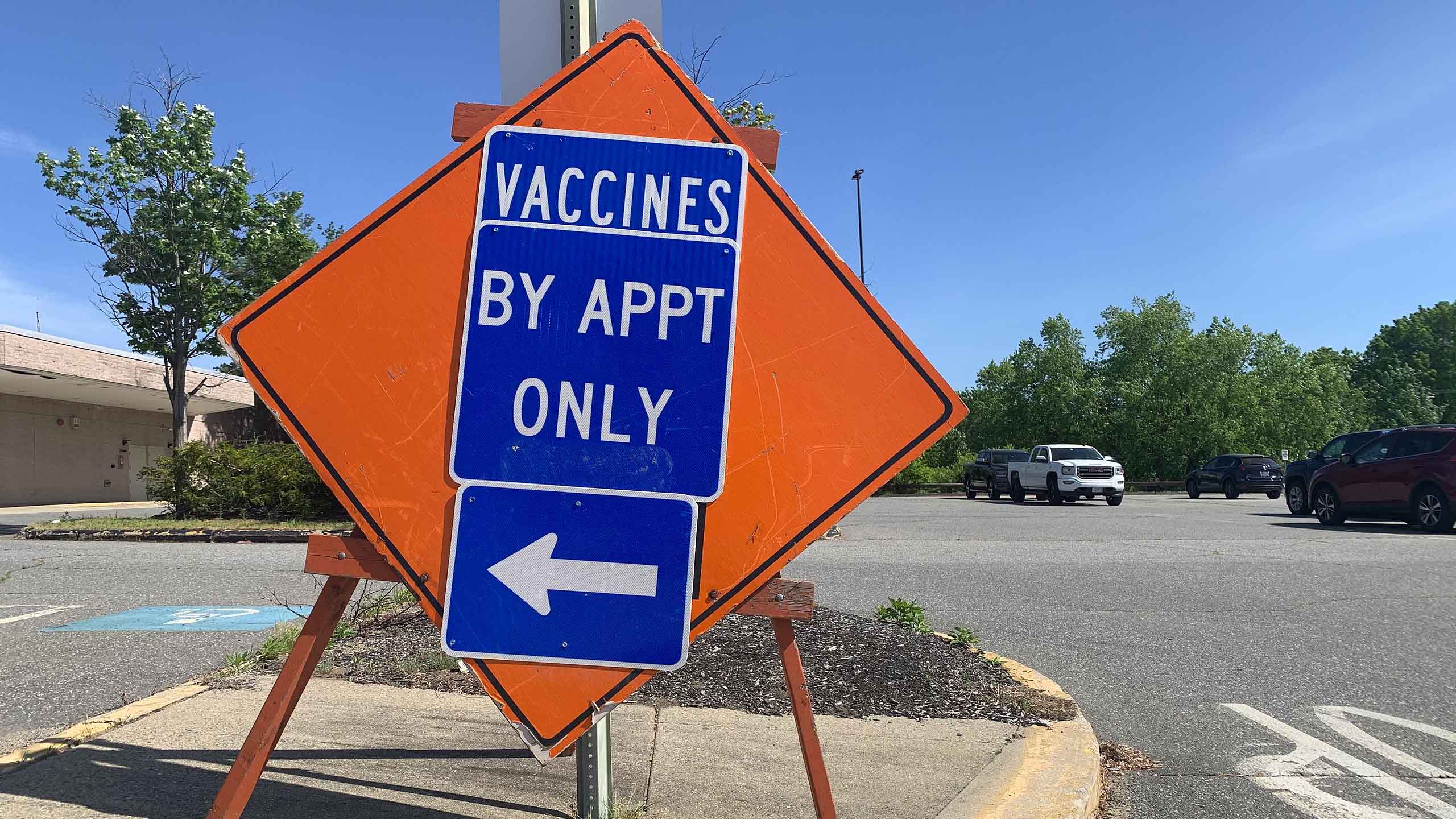 A sign advertising vaccines.
