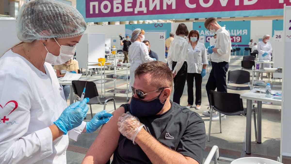 Many Russians won’t get vaccinated against COVID-19. A dog catcher explains why