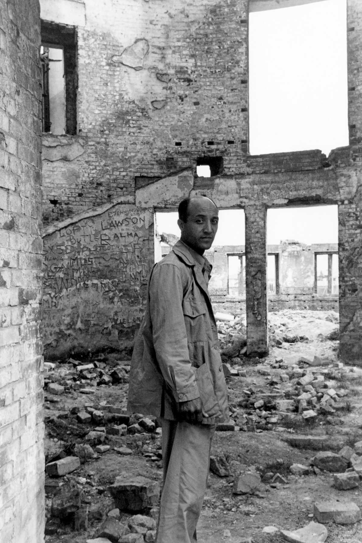 Isamu Noguchi in the ruins of Hiroshima in 1951