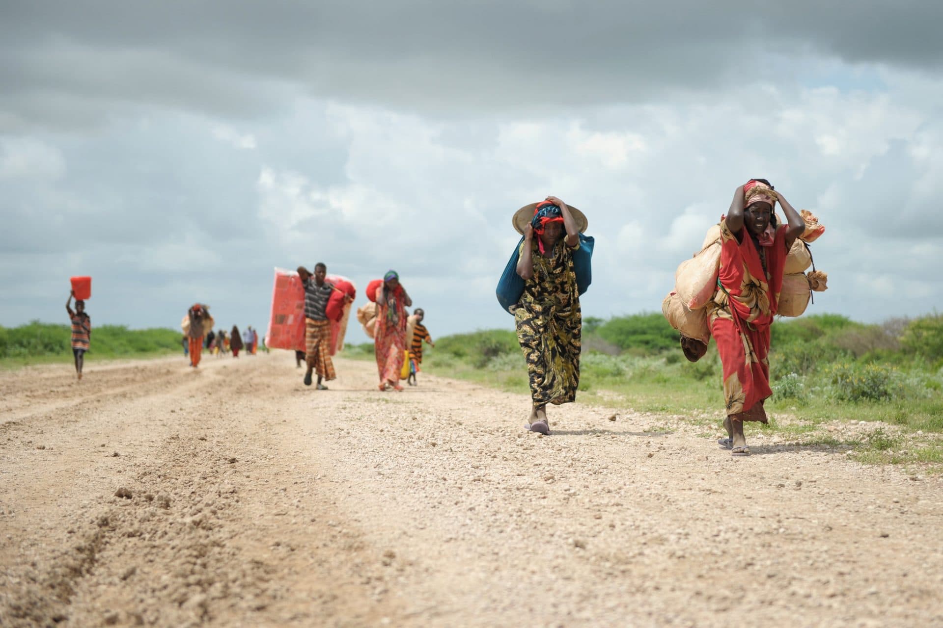 Carrying whatever possessions they can, women arrive in a steady trickle at a camp for Internally Displaced People (IDPs) established next to a base of the African Union Mission for Somalia (AMISOM) near Jowhar. Heavy rains in Somalia, coupled with recent clashes between clans, has resulted in over four thousand IDPs seeking shelter at the base.