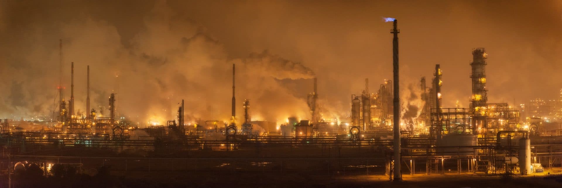 Oil refineries along the Houston Ship Channel. (Louis Vest via <a href="https://flic.kr/p/eWXdYr">Flickr</a>; CC BY-NC)