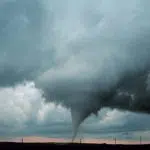 a tornado touching gorund