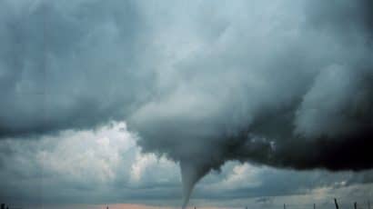a tornado touching gorund