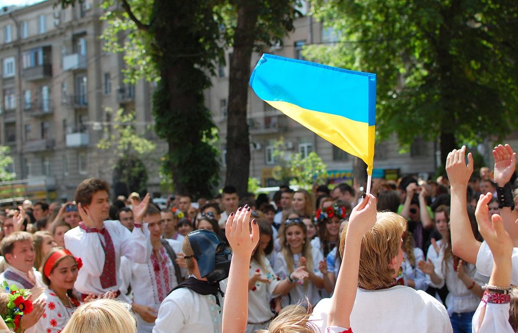 Waving the Ukrainian flag. Credit: Vladimir Yaitskiy. Accessed via Wikimedia Commons. CC BY-SA 2.0