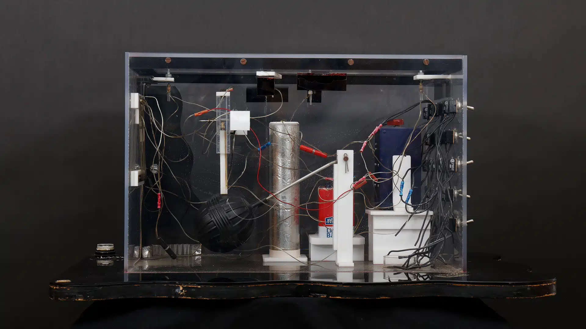 harvey-casino-bomb-model A model of the Harvey's casino bomb prepared for trial. The device contained nearly 1,000 pounds of conventional explosives and a variety of triggering mechanisms that made it virtually undefeatable. (FBI)