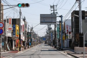 The center of Namie in Fukushima prefecture was a ghost town on April 12, 2011. (Steven Herman/VOA via Wikimedia Commons)