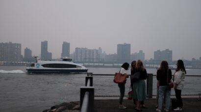 smoky skies wildfire new york people