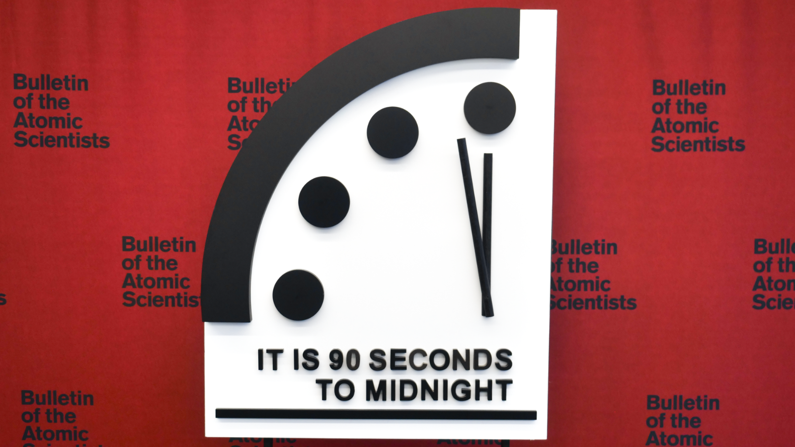 Сколько секунд в 90 часах. Стрелка часов Судного дня. Ядерные часы Судного дня. Часы Судного дня 2023. Часы Судного дня фото.