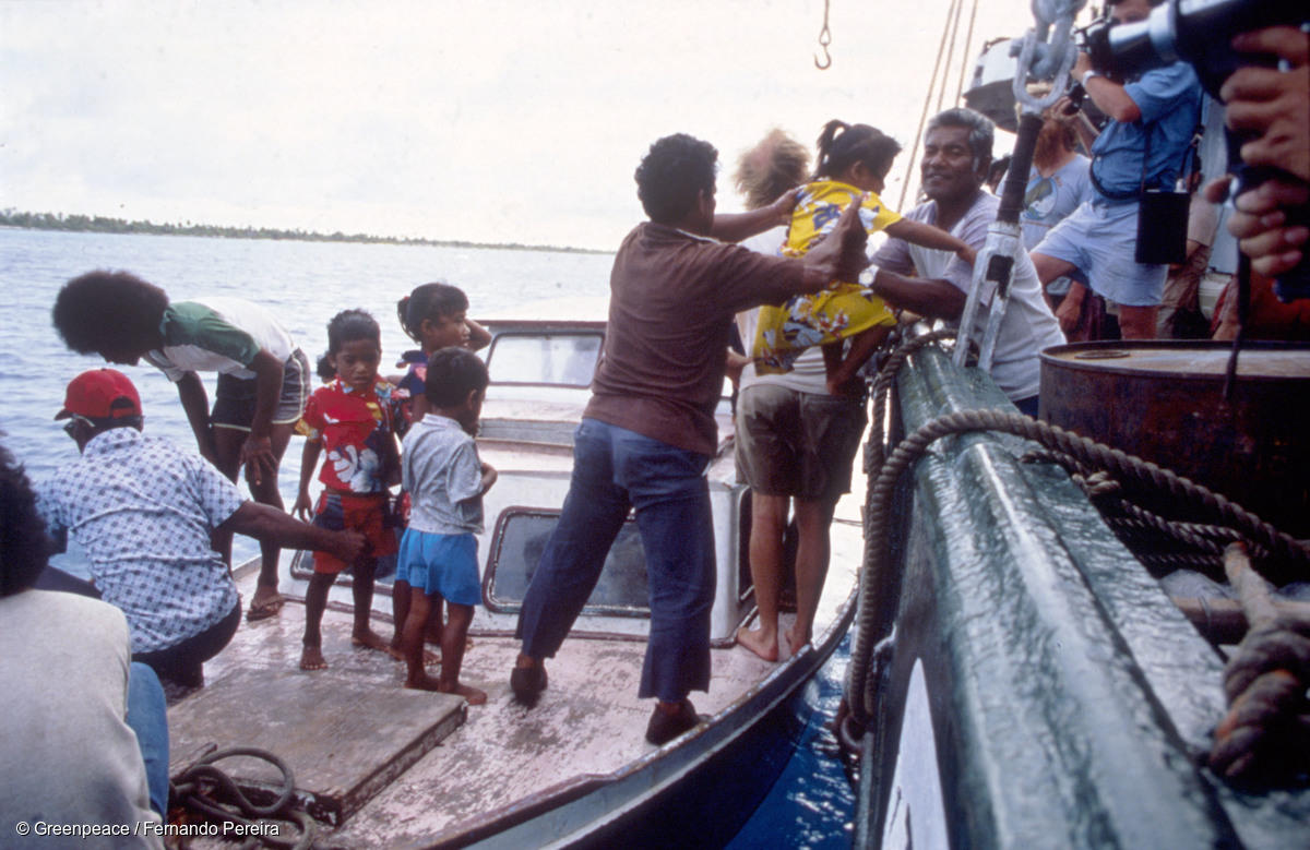 Evacuation of Rongelap Islanders to Mejato by the crew of Greenpeace's <em>Rainbow Warrior</em>, in May 1985. Rongelap suffered nuclear fallout from US nuclear weapons testing from 1946–1958, harming the atoll's population. (Photo by Fernando Pereira / Greenpeace)
