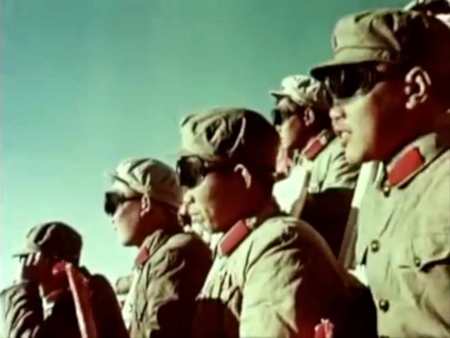 Chinese soldiers prepare to watch the hydrogen bomb test on June 17, 1967. 