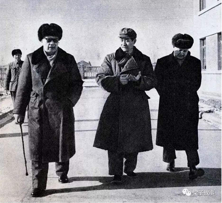 Marshal Nie Rongzhen (left), Zhang Zhenhuan (center), and Qian Xuesen (right) arriving at a meeting to discuss the full-yield hydrogen bomb air-burst test device 639 at the Lop Nor nuclear test site on December 30, 1966. (Credit: Chen Shuyuan / The story of Liangzi website)