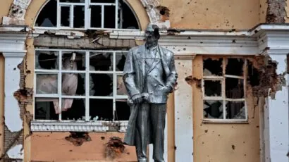 A damaged statue of the founder of the Soviet Union, Vladimir Lenin, in the Ukrainian-controlled Russian town of Sudzha, Kursk region, on August 16. (Photo by Yan DOBRONOSOV/AFP via Getty Images)