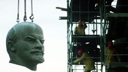 statue of Lenin being dismantled in Berlin, 1991