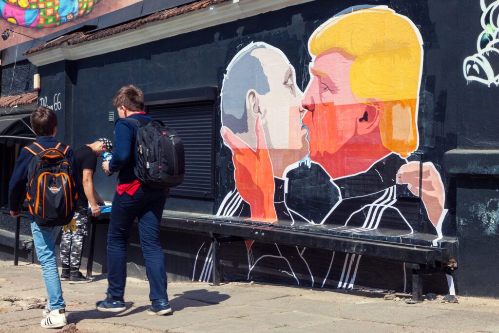 Mural artwork of Russian President Vladimir Putin and U.S. presidential hopeful Donald Trump kissing on the side of a barbecue restaurant in Vilnius, Lithuania in May 2016. Photo by Cebas1