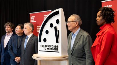 Members of the Bulletin of the Atomic Scientists’ Science and Security Board and Juan Manuel Santos, chair of The Elders and former president of Colombia, announce the setting of the Doomsday Clock on January 28, 2025 at the United States Institute of Peace in Washington, D.C. It is now 89 seconds to midnight. Left to right: Daniel Holz, Herb Lin, Juan Manuel Santos, Robert Socolow, and Suzet McKinney. (Photo by Jamie Christiani/Bulletin of the Atomic Scientists)