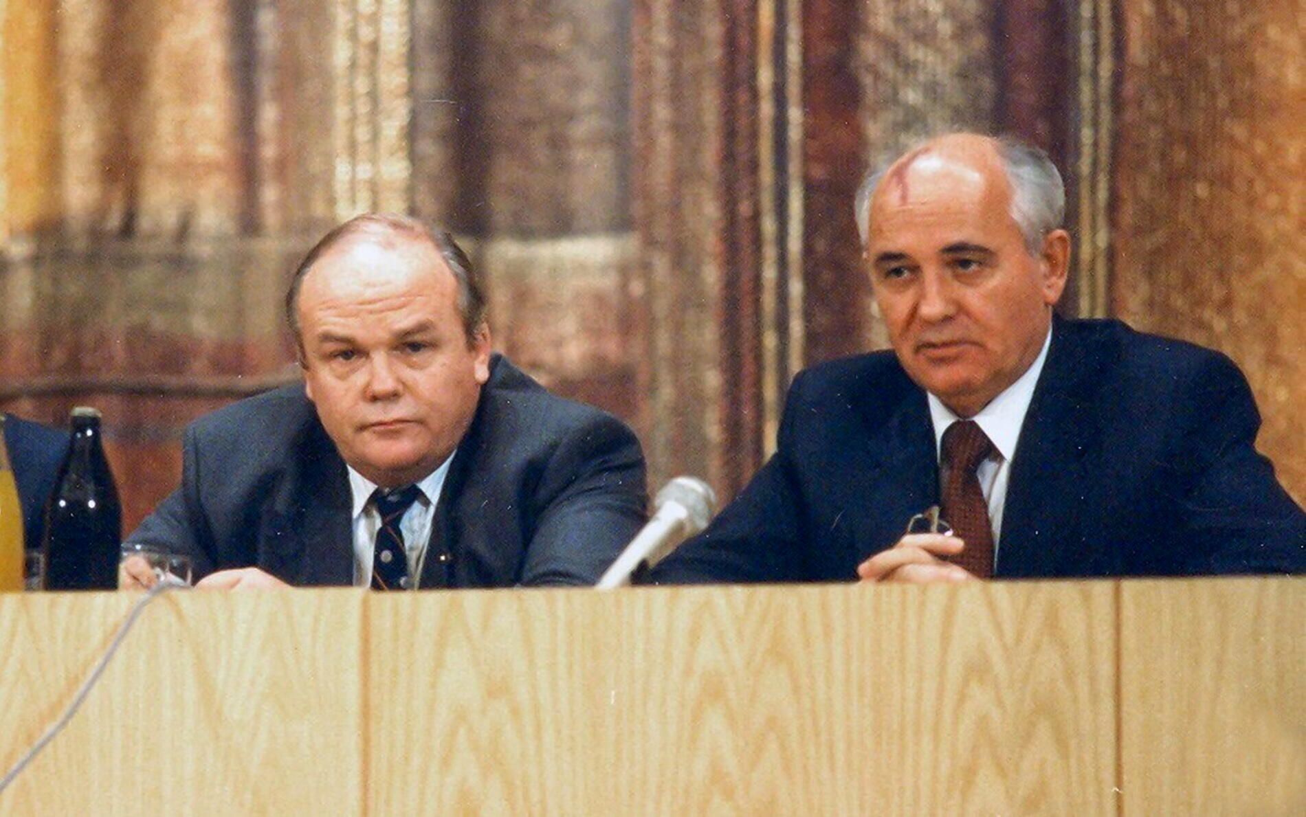 Evgeny Velikhov (left) and Soviet General Secretary Mikhail Gorbachev were friends from their student days at Moscow State University. <span class="feature_caption_credit">Kurchatov Archives</span>