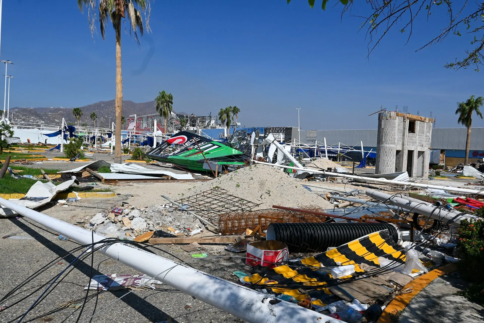Hurricane Otis Devastates Acapulco: 52 Dead, Billions in Damage