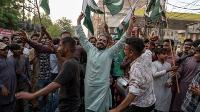 Pakistani people celebrate after the ceasefire between Pakistan and India, in Hyderabad. Pakistan and India agreed to a full and immediate ceasefire on Saturday after days of deadly jet fighter, missile, drone and artillery attacks. The news surprisingly announced by US President Donald, who congratulated them on using "common sense". (Photo by AKRAM SHAHID/AFP via Getty Images)