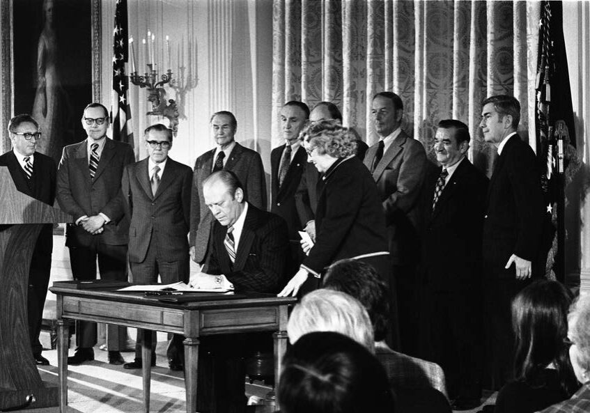 US President Gerald Ford signs the US
instrument of ratification of the BWC on January 22, 1975.
(Ford Presidential Library, UN Biological Weapons Convention Introduction)